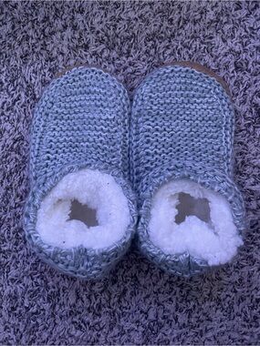 Cozy Knit Slippers with Sherpa Lining - Light Blue